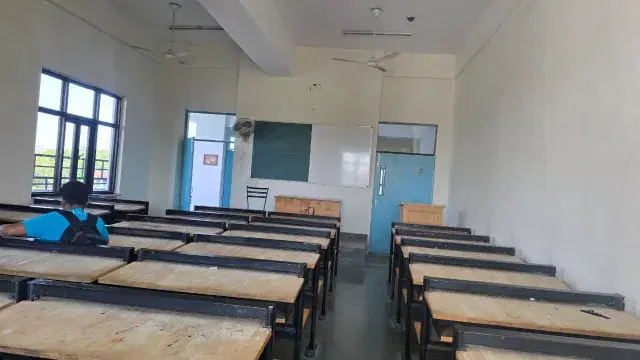 Ramjas College Academic Building photo 15